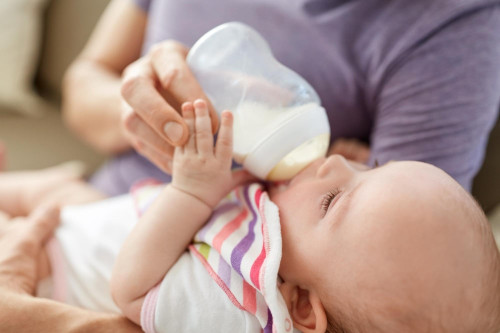 Skaza białkowa - jak rozpoznać potówki u niemowlaka?